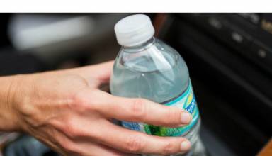  Principales marcas de agua embotellada se encuentran contaminadas con partículas de plástico
