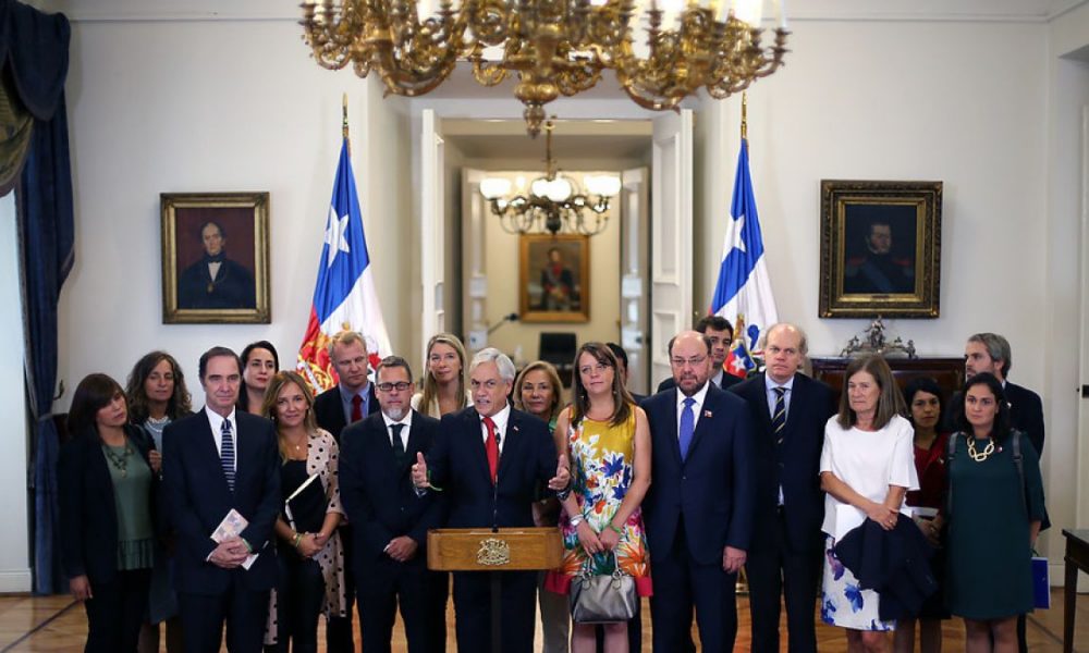  Nueva medida: Ministros y subsecretarios no podrán ingresar sus celulares a reuniones con Piñera.