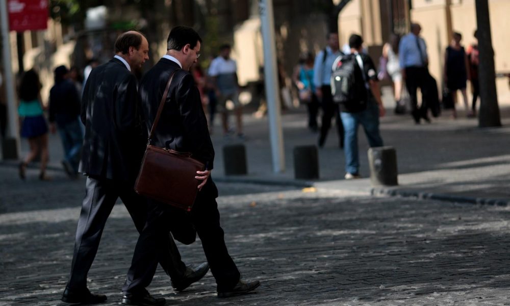  Uchile: Desempleo cae a 7% en Santiago