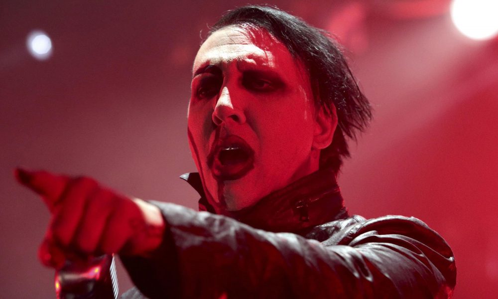  Marilyn Manson se desmayó en medio de un show