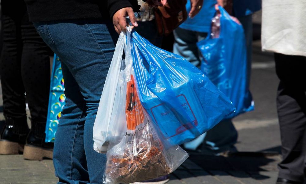  Ley de prohibición de bolsas plásticas ya comenzó a regir en Chile