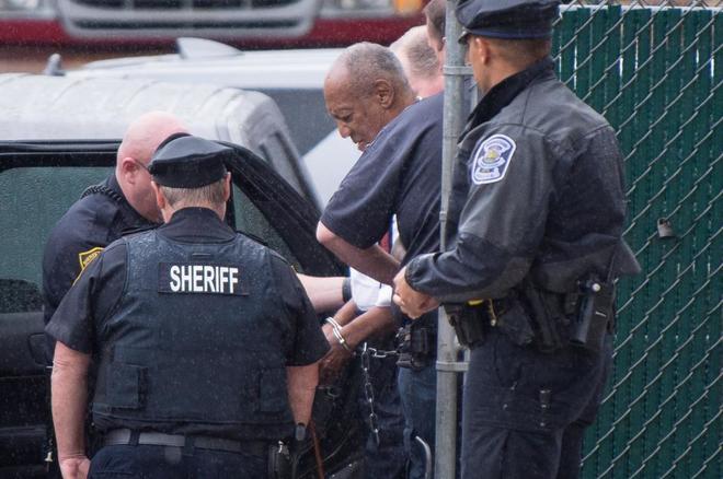  Bill Cosby es condenado a prisión por delitos de agresión sexual