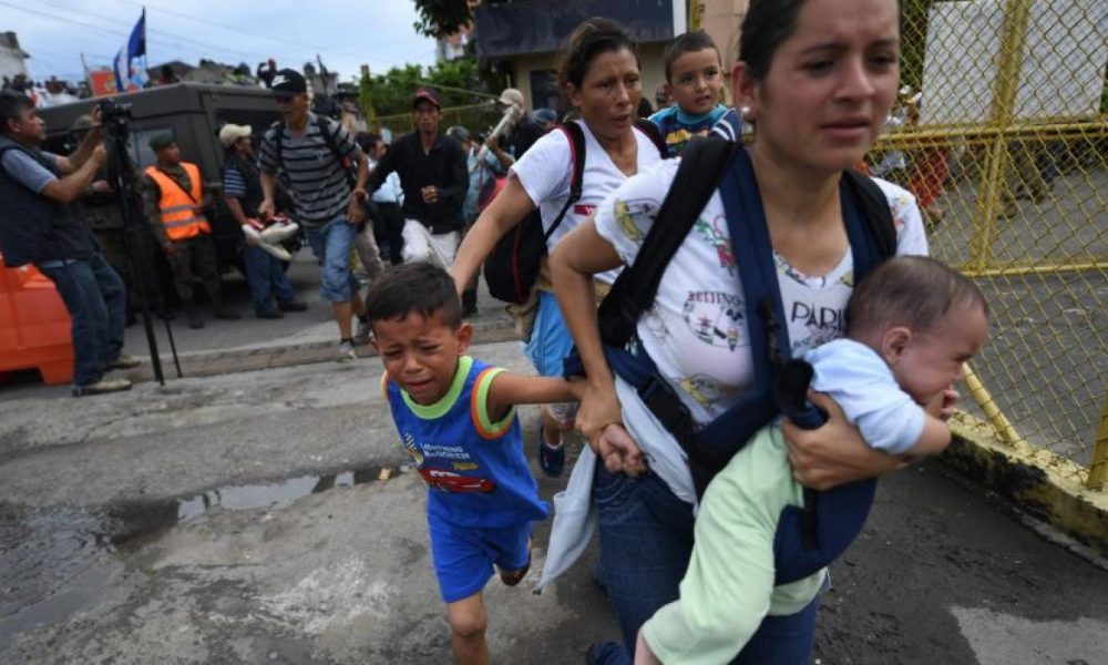  Trump hace realidad su amenaza presupuestaria a Centroamérica por la caravana de migrantes