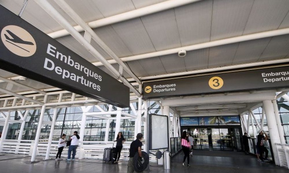  Comision de Cultura aprueba el cambio de nombre del Aeropuerto de Santiago a Pablo Neruda