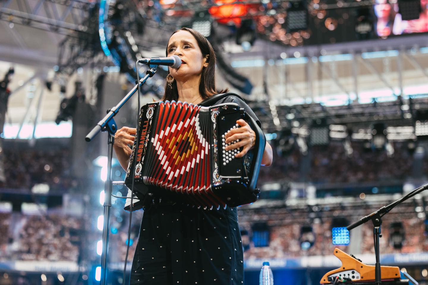 Julieta Venegas dejó comentarios divididos en su presentación en La Velada del Año IV