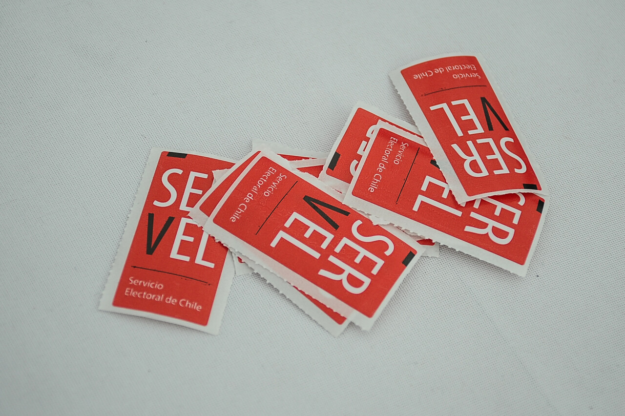 Servel aplica sanciones a Aprueba por Chile y a Democracia Viva por infringir normas de campaña