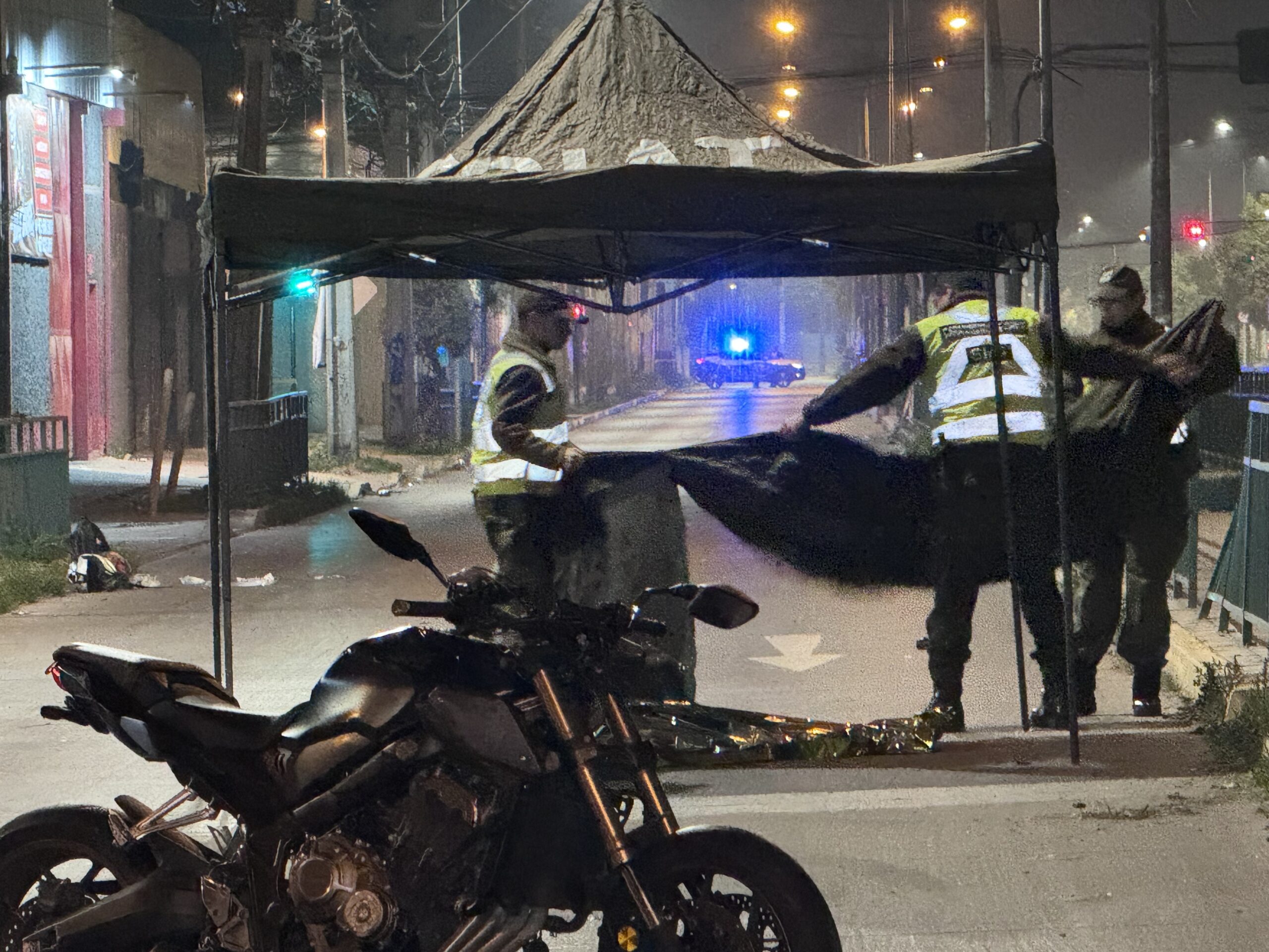 Motociclista y peatón mueren en violento accidente en La Granja