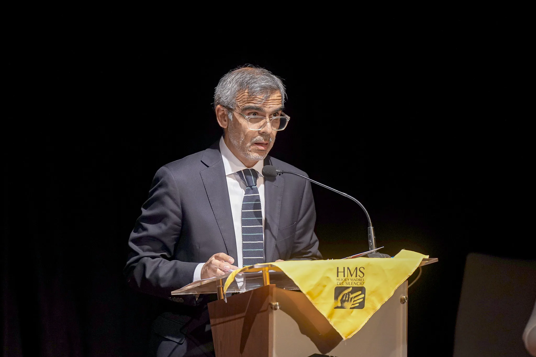 Cambios en la Ley de Compras Públicas ponen en jaque a Luis Cordero y su sociedad editorial
