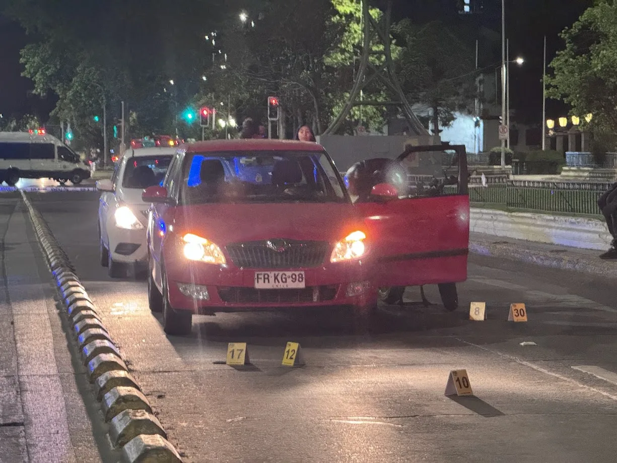 Violento robo con intimidación en la Alameda se convierte en doble secuestro: PDI repele ataque