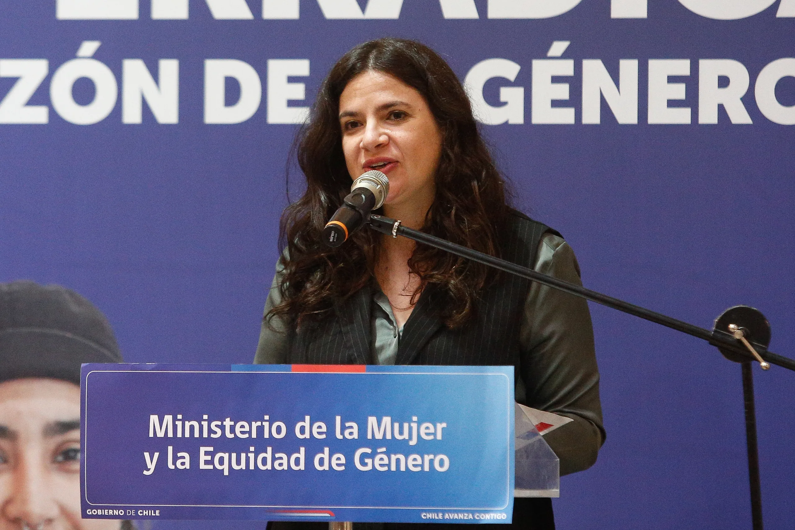 Ministra Orellana bajo fuego: oposición exige su renuncia tras polémicas declaraciones sobre el caso Monsalve