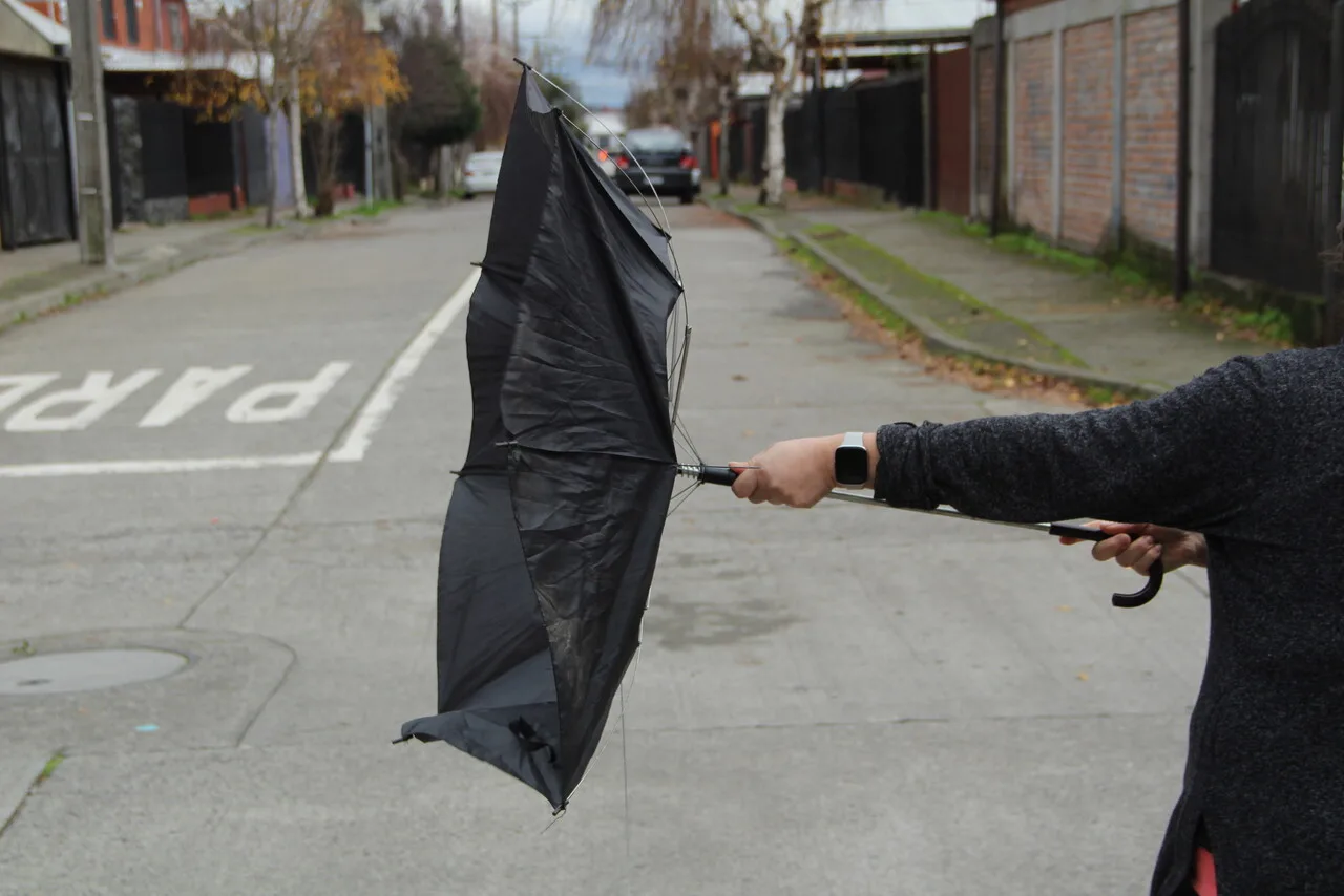 DMC emite alerta por tormentas eléctricas y vientos para este domingo en regiones del centro y sur del país