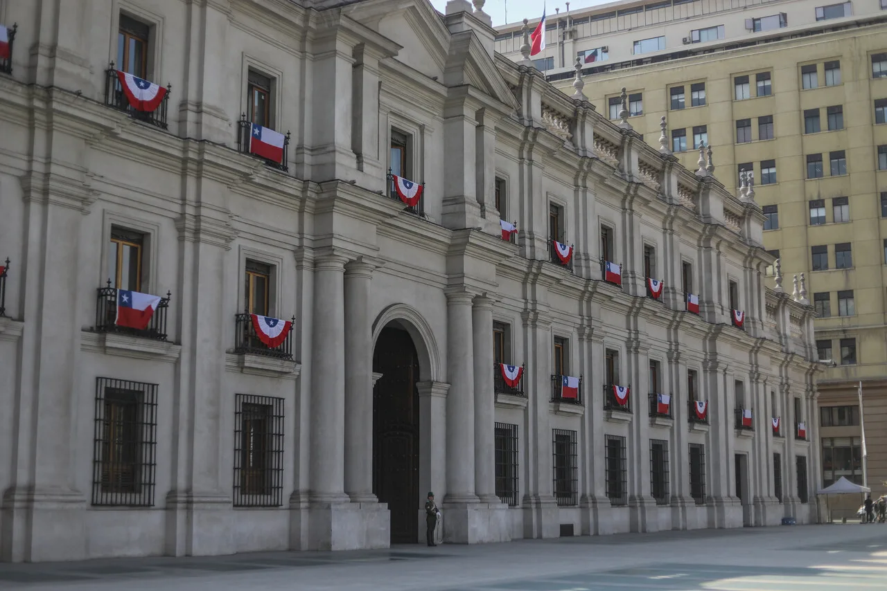 Carabinero muere al interior de La Moneda