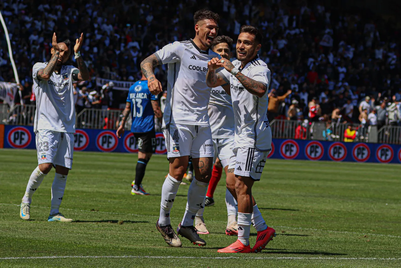 Colo-Colo vence 2-1 a Huachipato y acecha el liderato del campeonato