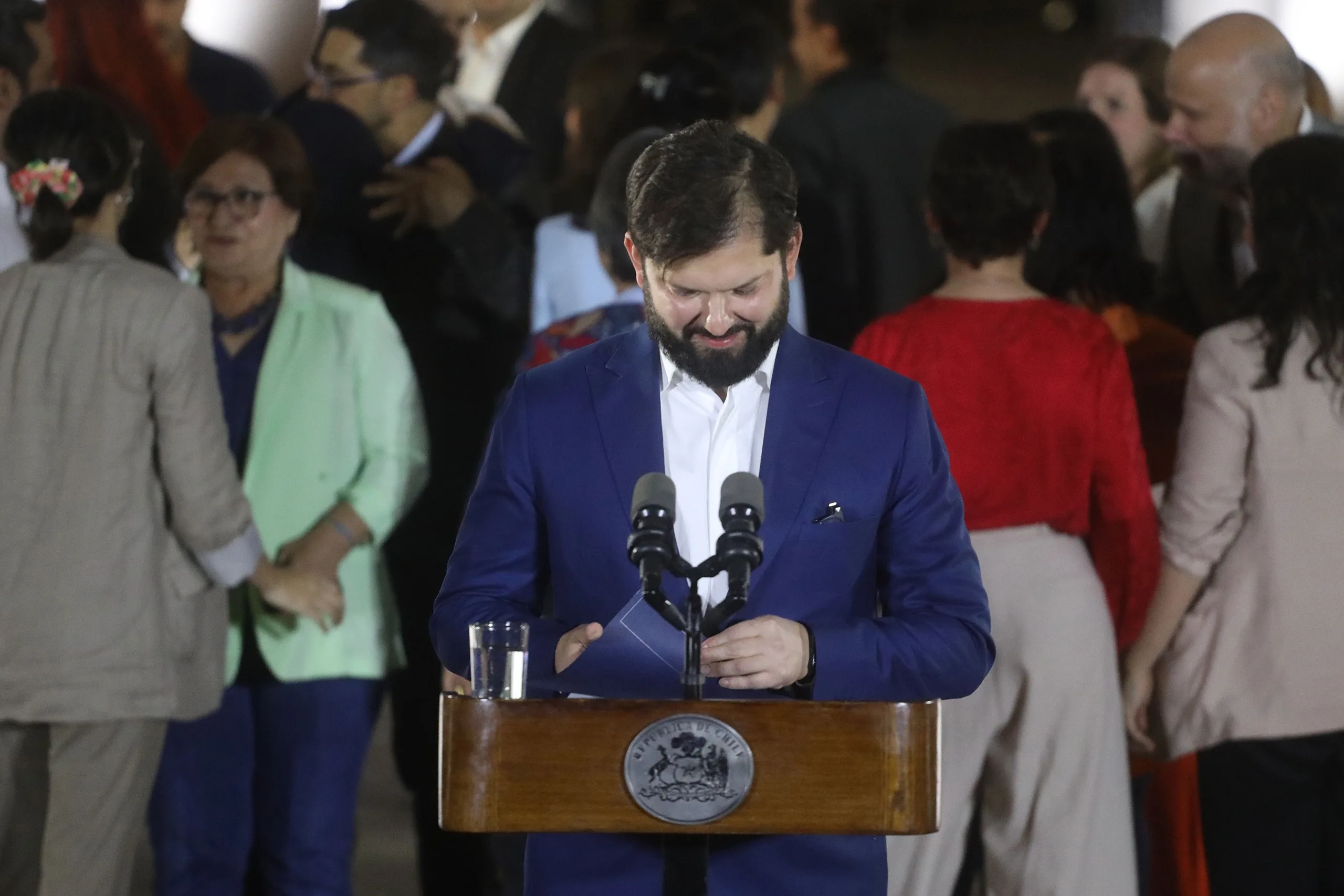 Presidente Boric apela a cuidar las instituciones tras derrota electoral y crisis política
