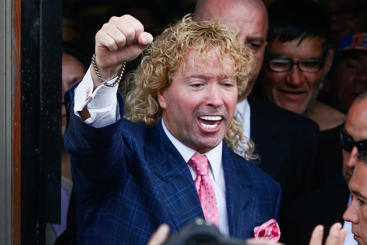 Leonardo Farkas ofrece millonaria ayuda a adulta mayor víctima de turbazo en Conchalí