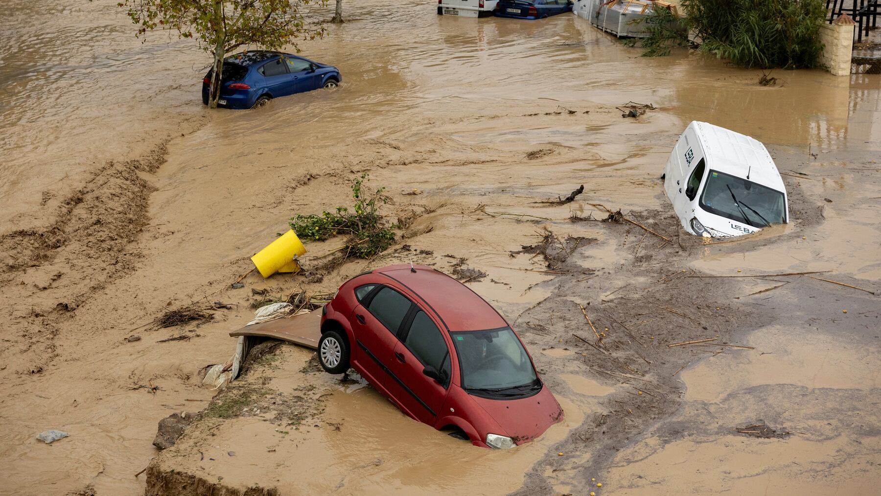 Inundaciones en el sur y este de España dejan 64 muertos y decenas de desaparecidos