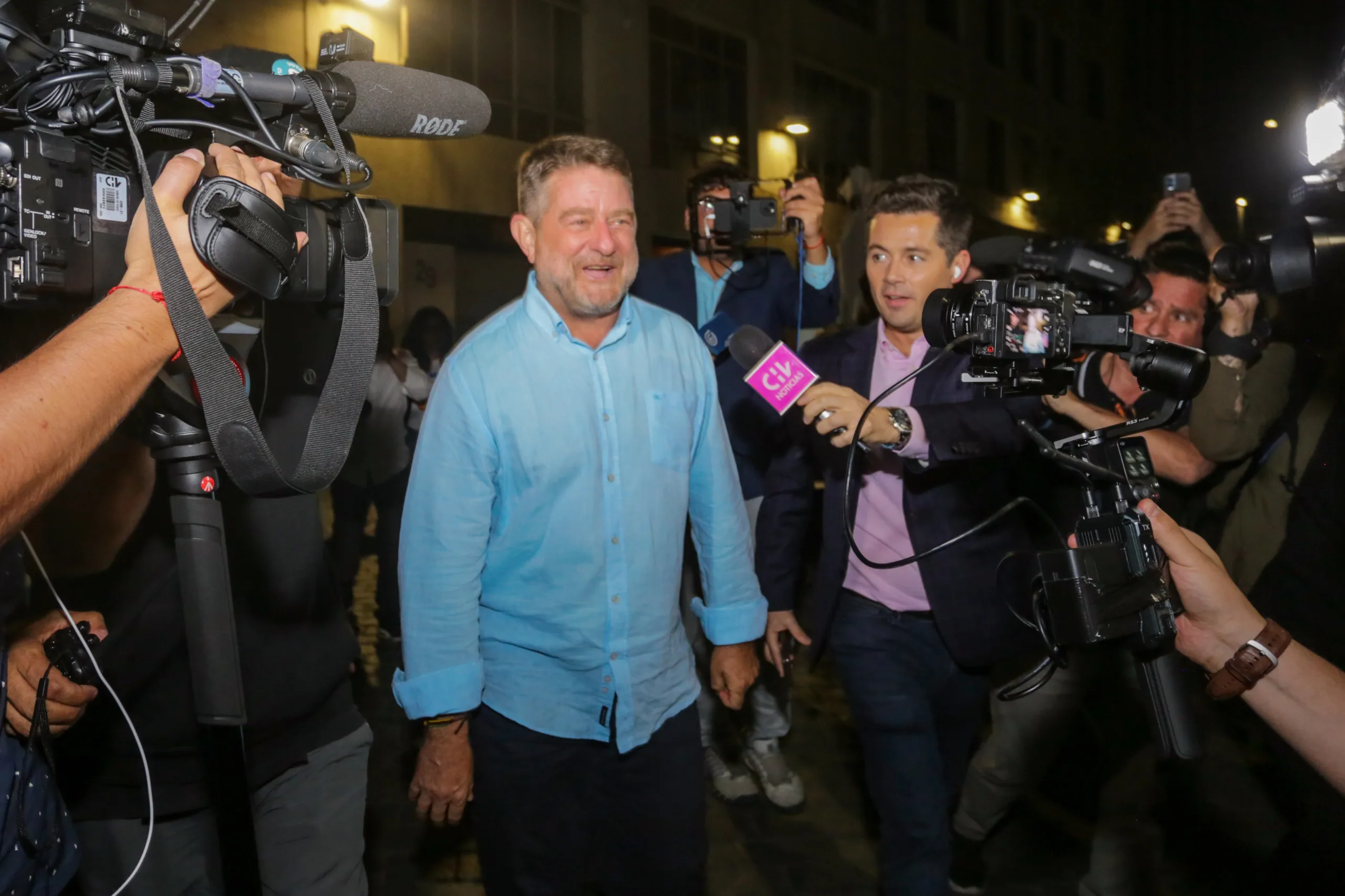 Claudio Orrego recibe apoyo del Partido Comunista para segunda vuelta en RM