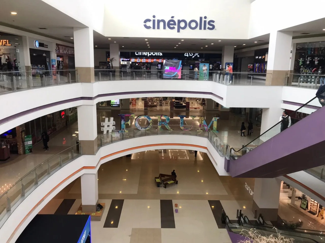 Dos personas fallecen en menos de 48 horas al caer de pisos superiores en la plaza Fórum Buenavista de CDMX