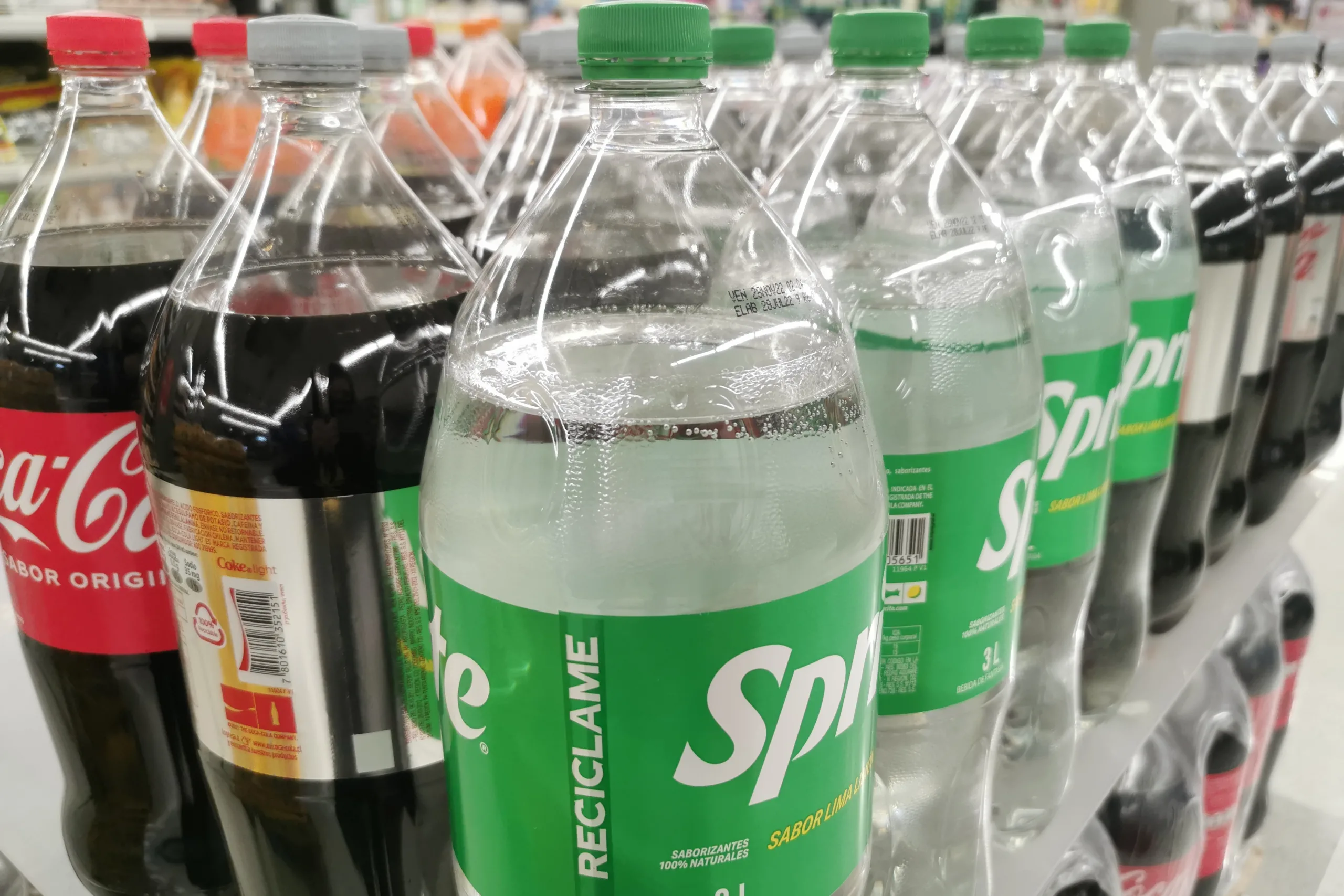 Consumo de bebidas azucaradas responsable de millones de casos de diabetes y enfermedades cardiovasculares