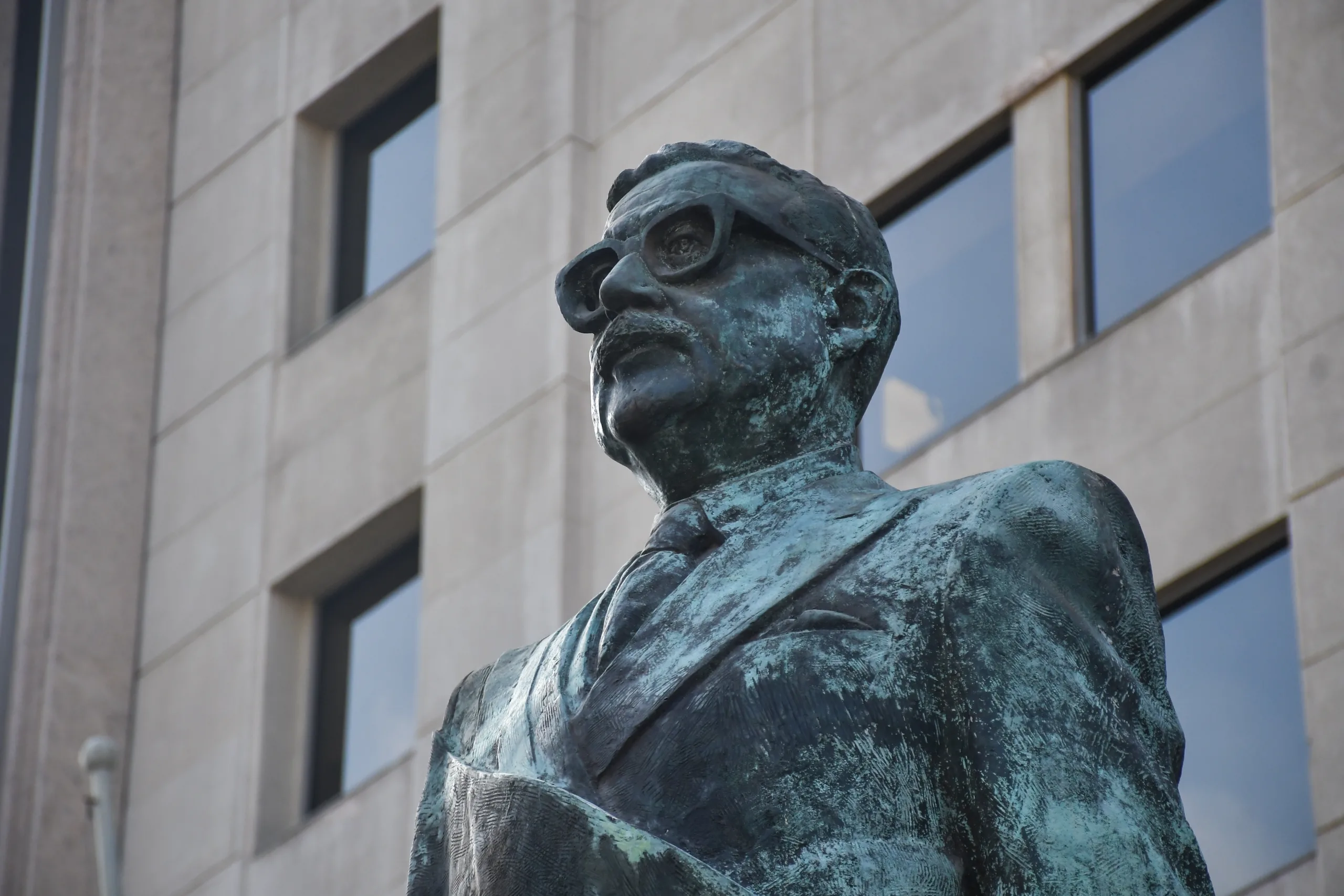 Contraloría aclaró que no revisó la juridicidad de la compraventa de la casa de Salvador Allende