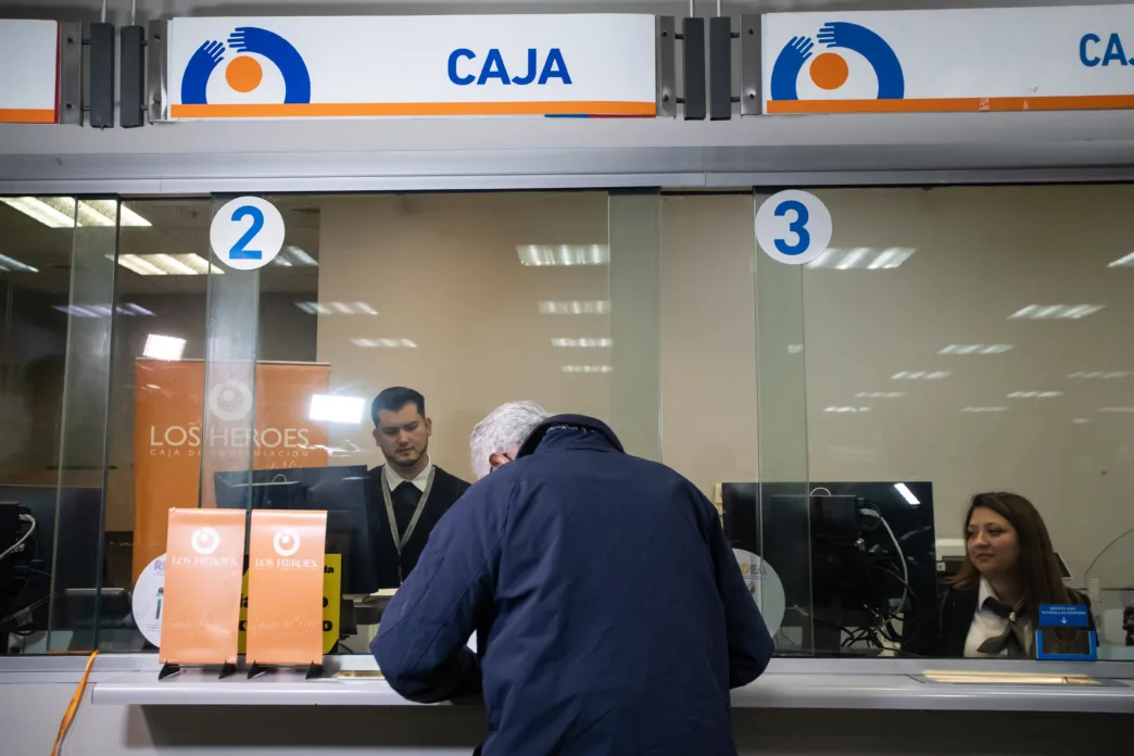 La ministra del trabajo, Jeannette Jara, informa sobre el inicio del pago del Bono Invierno 2024 para pensionados mayores de 65 años que cumplen con los requisitos.