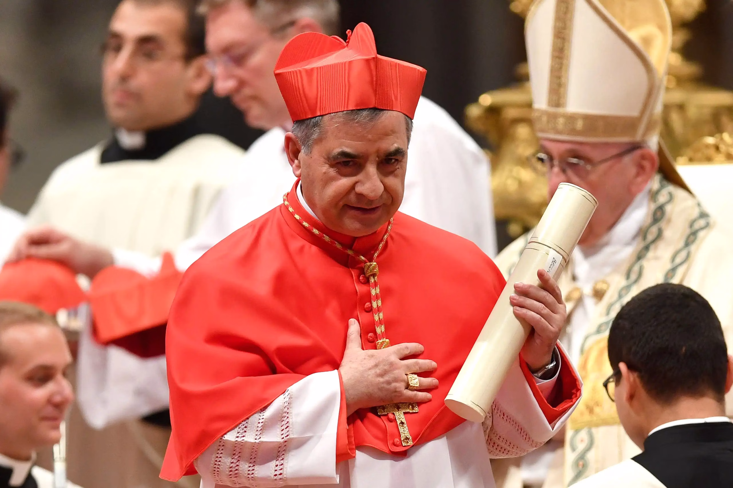 Cónclave en tensión: el Papa Francisco dejó cartas vetando a Becciu