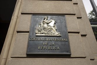 Dirigentes del regional metropolitano del Colegio de Profesores entregan requerimiento a Contraloría solicitando pronunciamiento sobre el articulo 202 del código del trabajo respecto funcionarias embarazadas con jornadas de 22 y 28 horas.