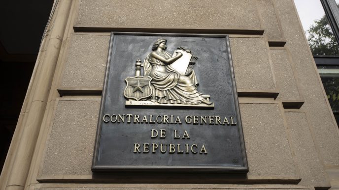 Dirigentes del regional metropolitano del Colegio de Profesores entregan requerimiento a Contraloría solicitando pronunciamiento sobre el articulo 202 del código del trabajo respecto funcionarias embarazadas con jornadas de 22 y 28 horas.