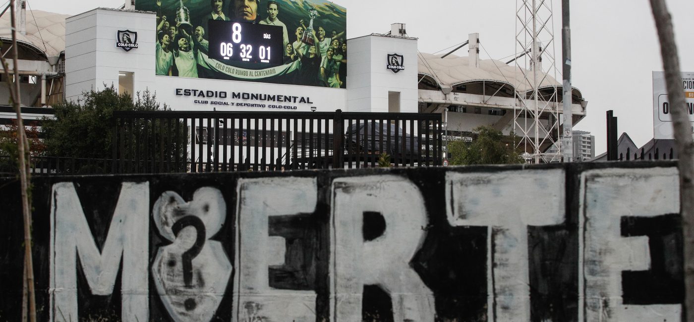 Ambiente en las afueras del Estadio Monumental luego de los incidentes durante la previa del encuentro entre Colo-Colo vs Fortaleza donde fallecieron dos hinchas del equipo albo