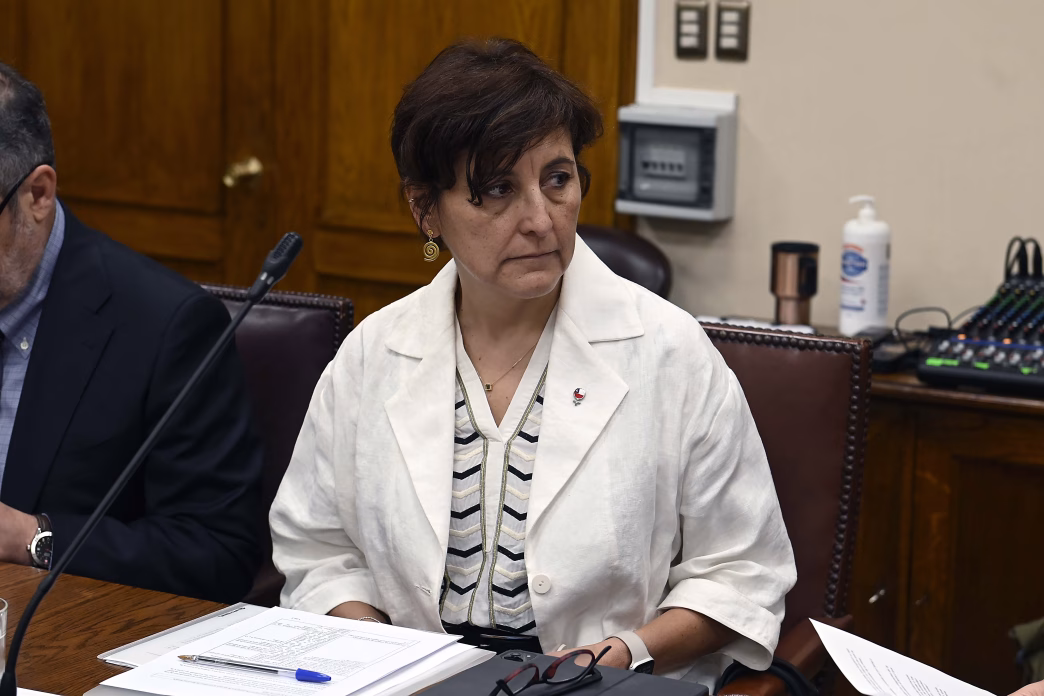 La ministra de Salud Ximena Aguilera con el presiente de la comusin Ivan Floresen el senado