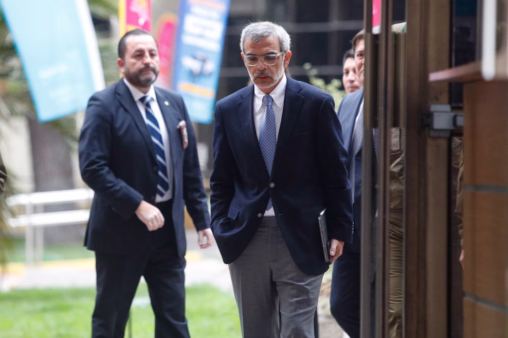 El Ministro de Seguridad, Luis Cordero, llega hasta la Municipalidad de San Miguel para reunirse con la Alcaldesa Carol Bown para evaluar trabajo coordinado entre personal de seguridad municipal y las policías
