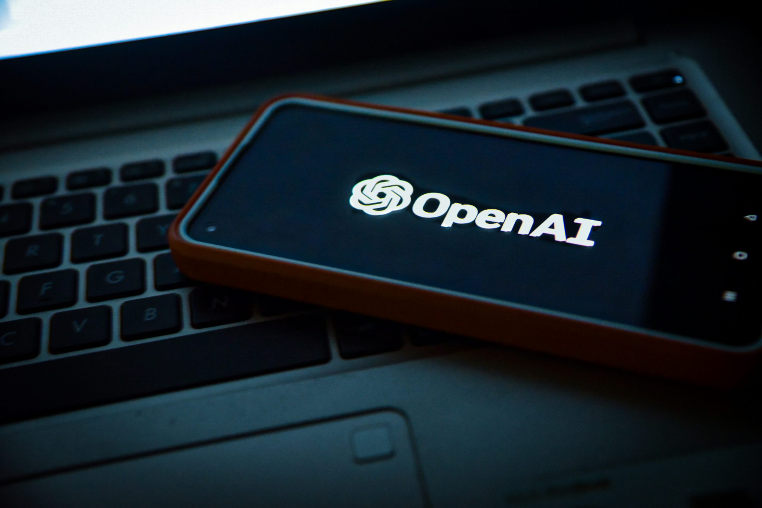 OpenAI reafirma su estructura sin fines de lucro tras críticas y presiones de Musk y exempleados